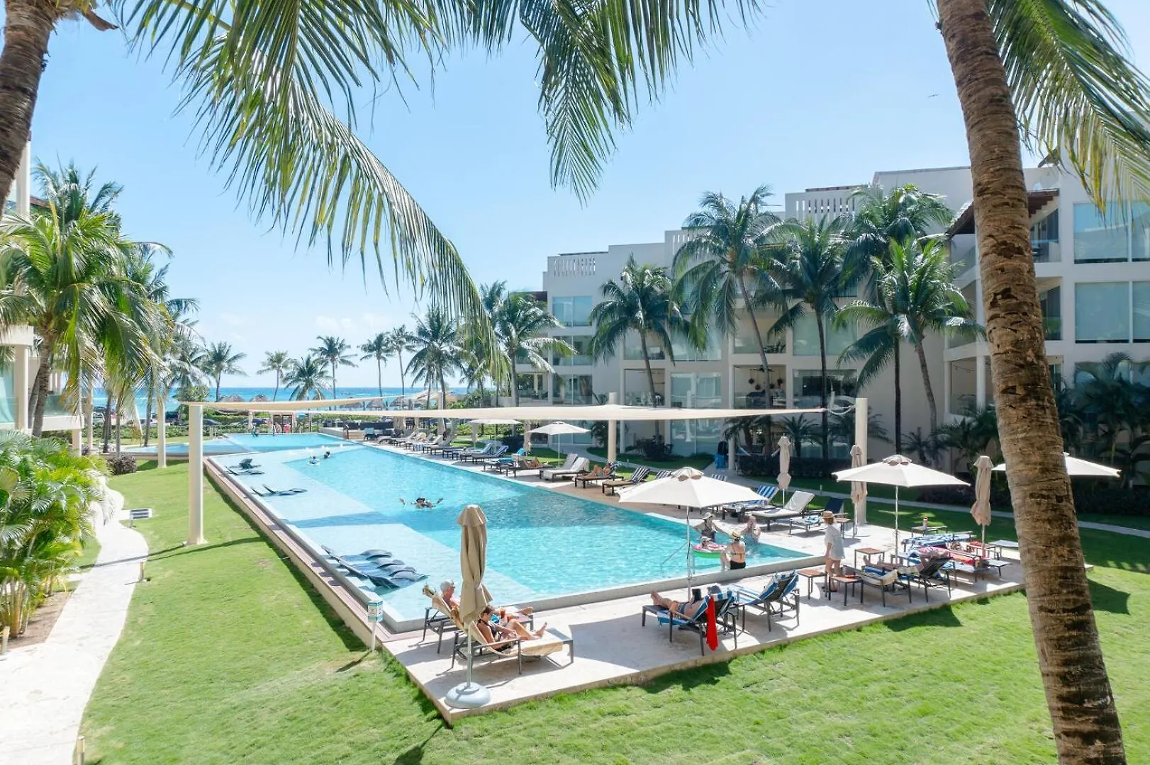 פלאייה דל כרמן The Elements Oceanfront & Beachside Condo Hotel מקסיקו