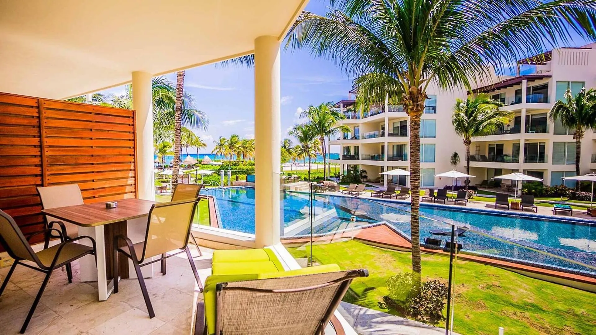 פלאייה דל כרמן The Elements Oceanfront & Beachside Condo Hotel 4*, פלאייה דל כרמן