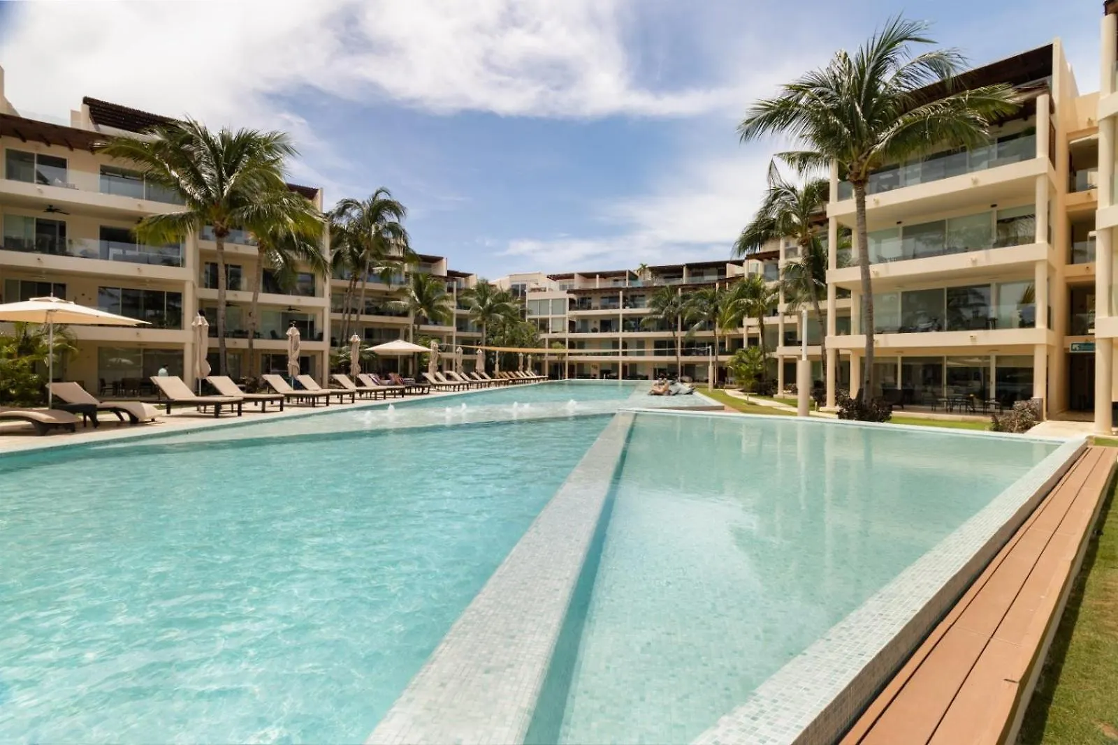 פלאייה דל כרמן The Elements Oceanfront & Beachside Condo Hotel 4*, פלאייה דל כרמן מקסיקו