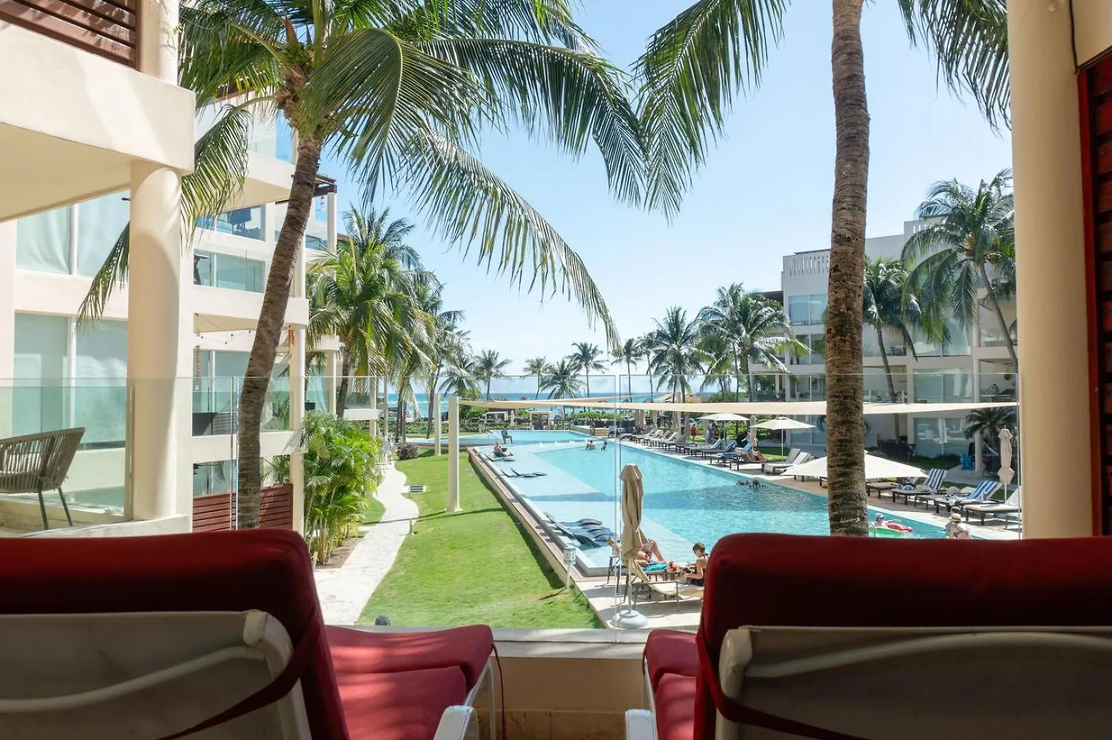 פלאייה דל כרמן The Elements Oceanfront & Beachside Condo Hotel מלון דירות