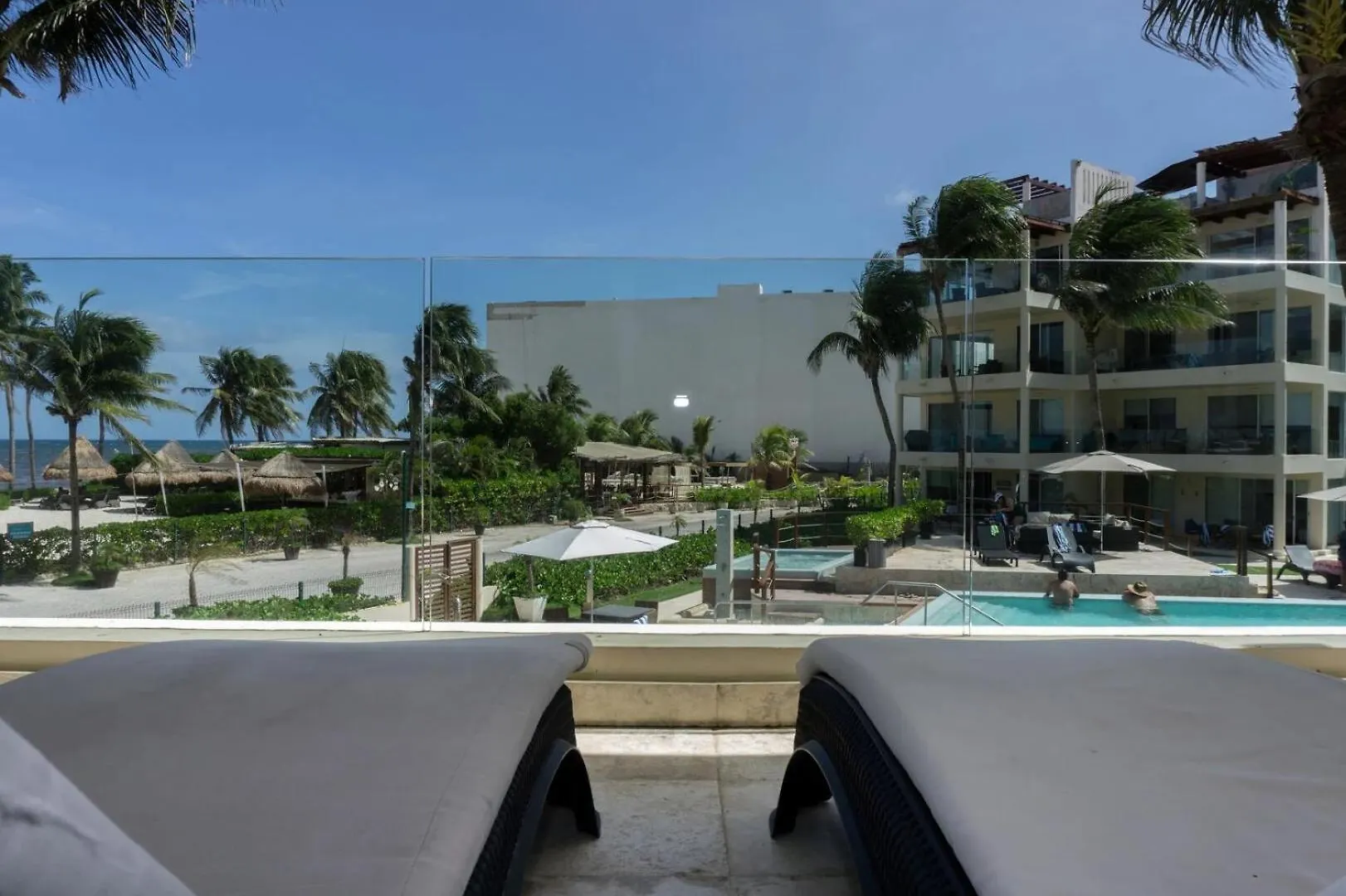 פלאייה דל כרמן The Elements Oceanfront & Beachside Condo Hotel מלון דירות