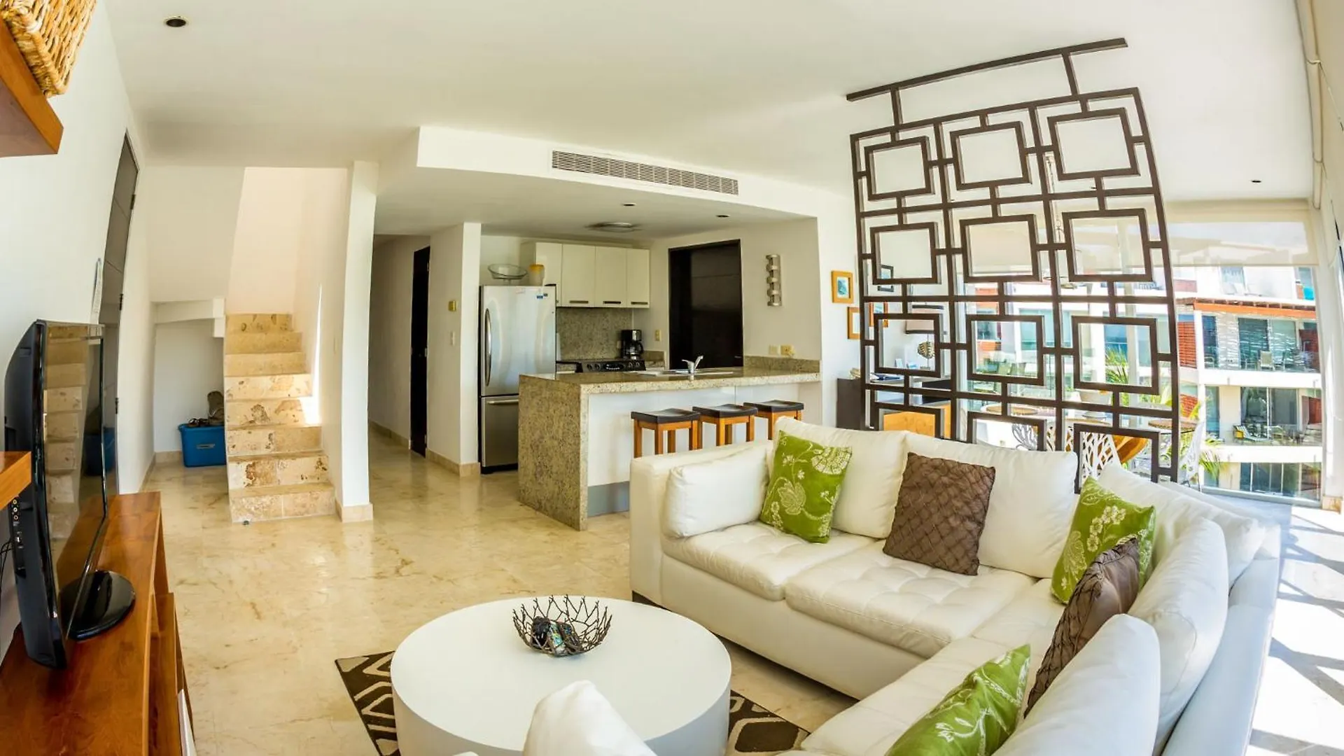 פלאייה דל כרמן The Elements Oceanfront & Beachside Condo Hotel מלון דירות