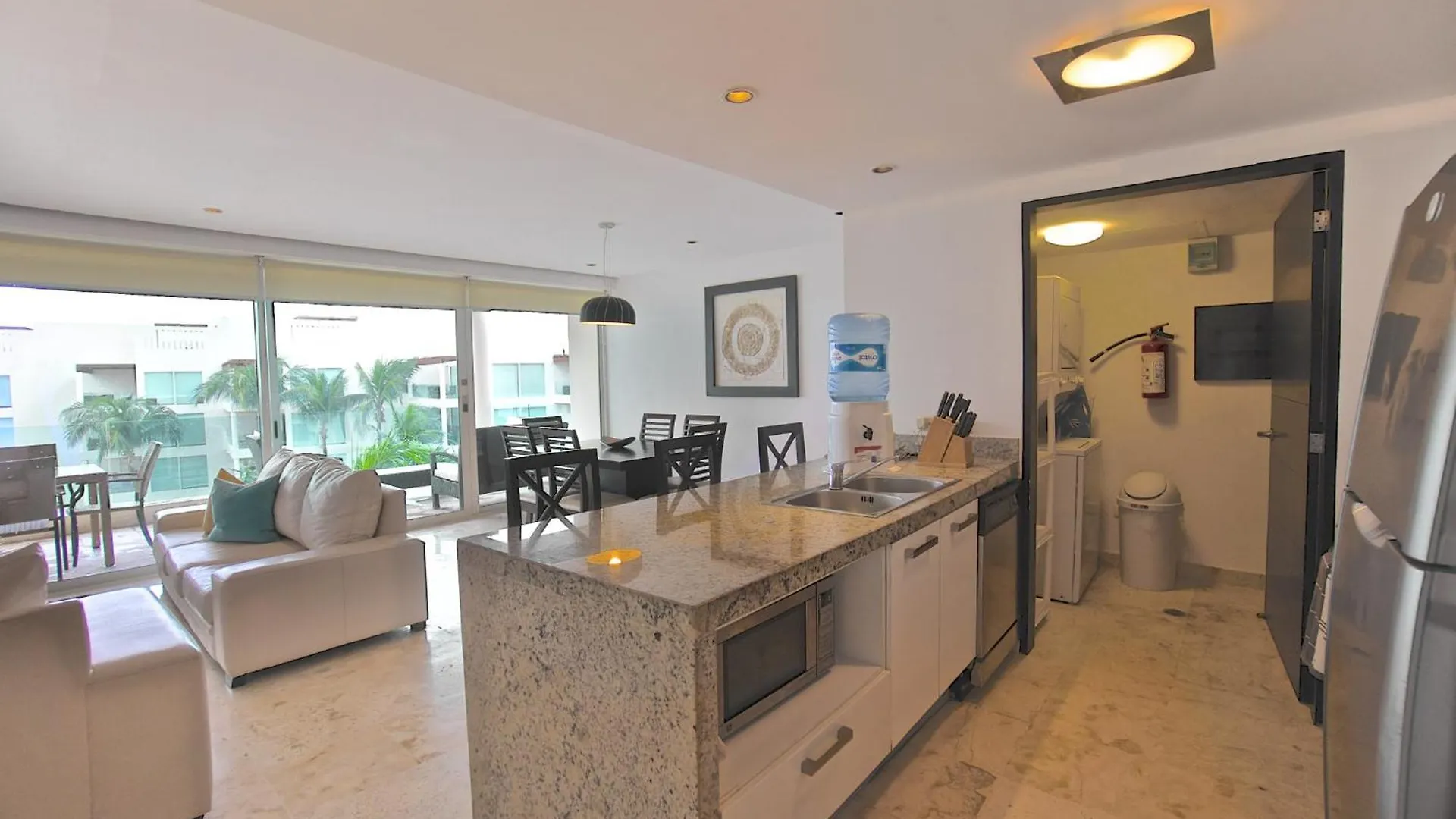 פלאייה דל כרמן The Elements Oceanfront & Beachside Condo Hotel מקסיקו