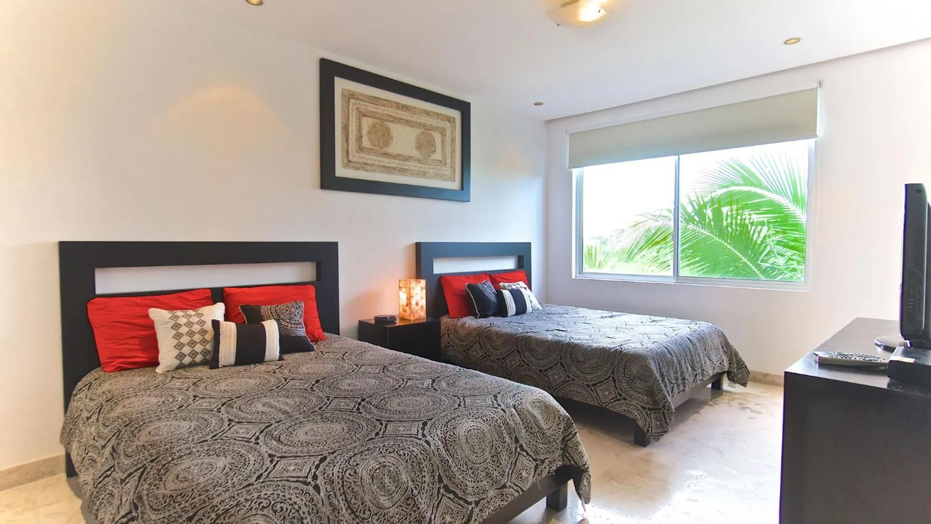 פלאייה דל כרמן The Elements Oceanfront & Beachside Condo Hotel פלאייה דל כרמן