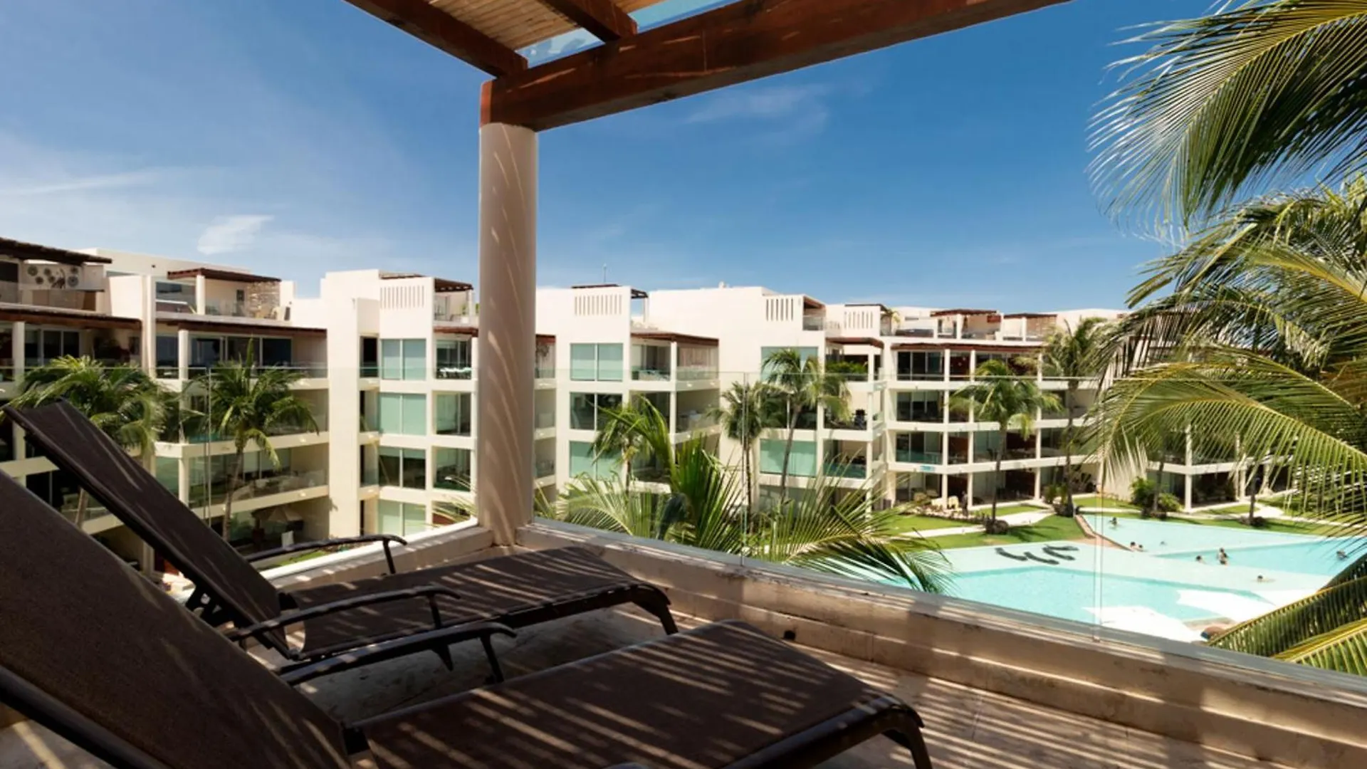 פלאייה דל כרמן The Elements Oceanfront & Beachside Condo Hotel מקסיקו
