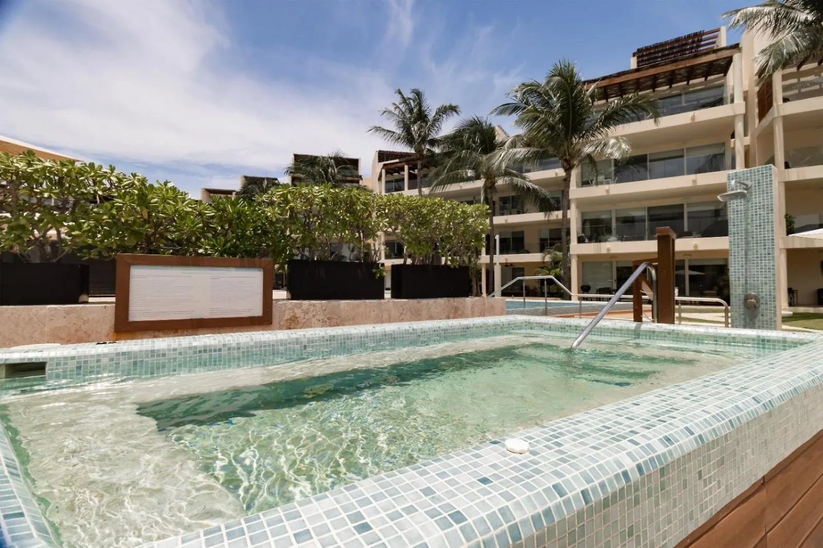 The Elements Oceanfront & Beachside Condo Hotel Playa del Carmen 4*,