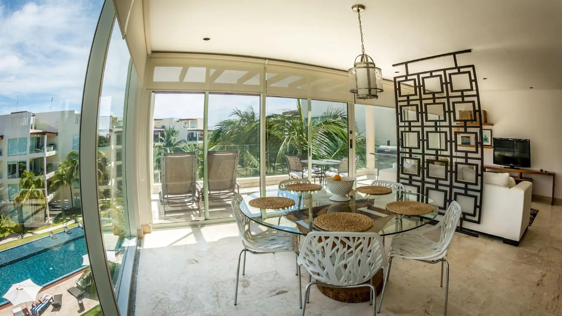 The Elements Oceanfront & Beachside Condo Hotel Playa del Carmen Aparthotel