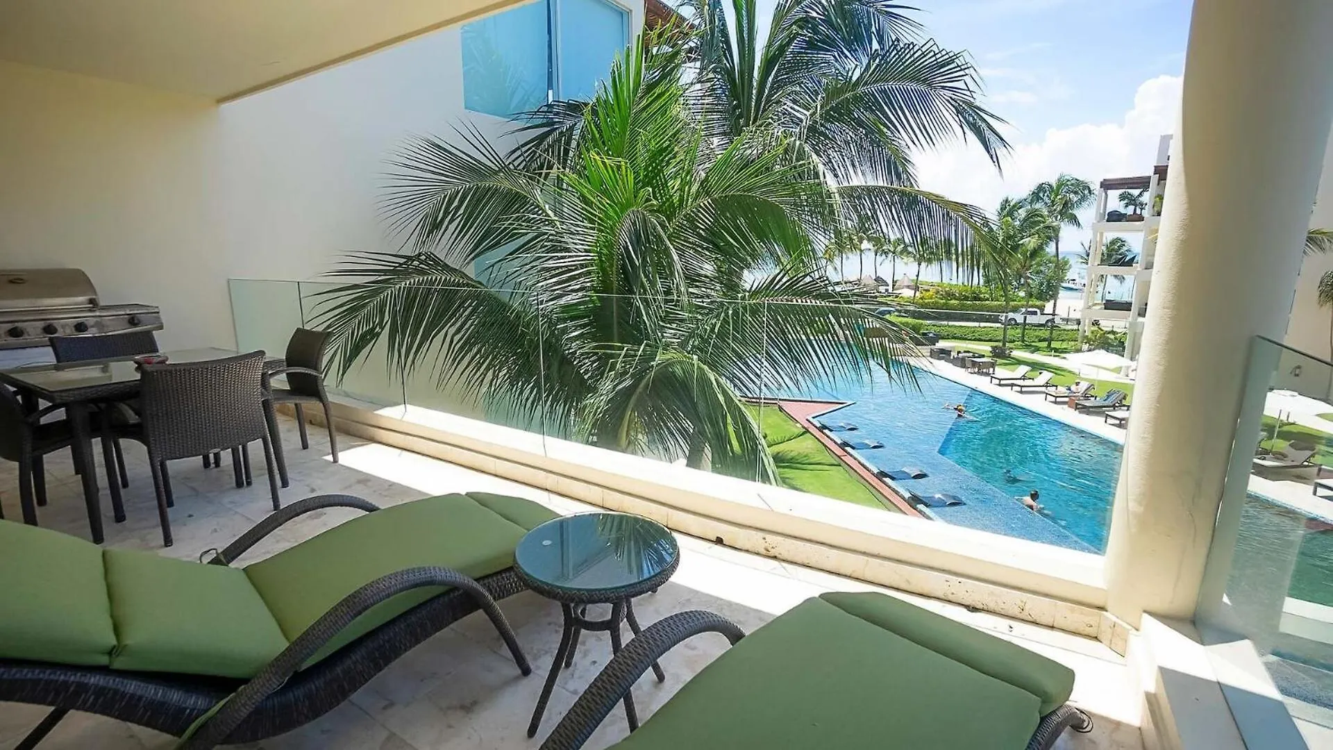 Aparthotel The Elements Oceanfront & Beachside Condo Hotel Playa del Carmen